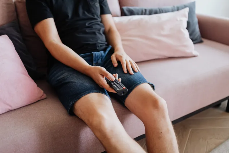Direct ou replay sur IPTV : lequel colle vraiment à votre façon de vivre ?