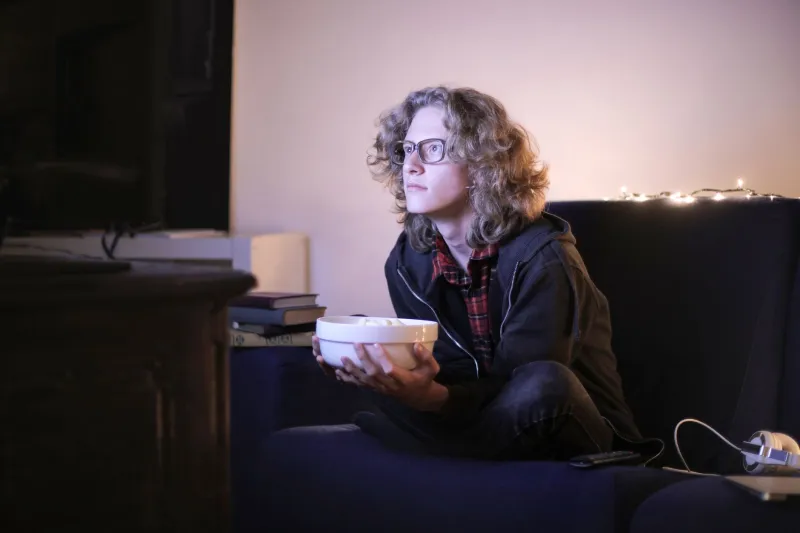 Fuseaux horaires et IPTV : l'art de ne pas sacrifier votre nuit pour un match ou une série